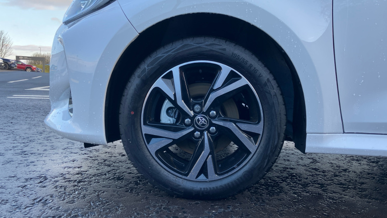 Toyota Yaris 1.5 Hybrid Design 5dr CVT Hybrid Hatchback